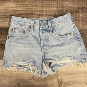 Levi’s 501 shorts size 24